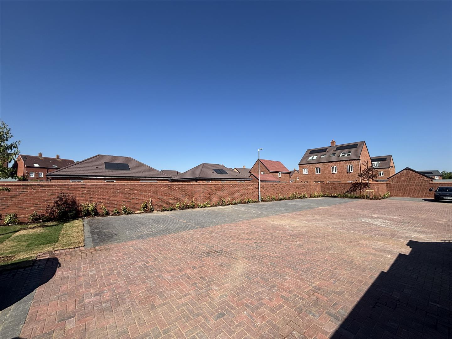 3 bed property in Saxon Way, Great Denham